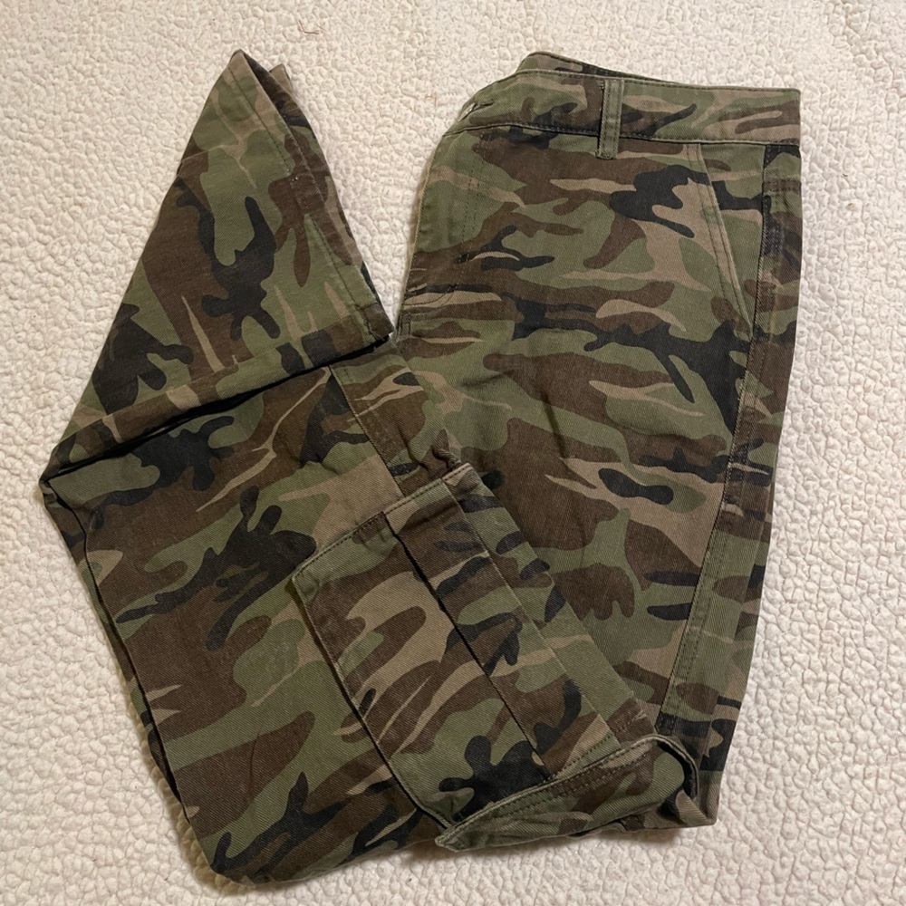 green camo cargo pants with leg pockets